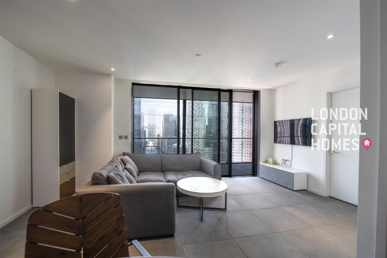 Flat Dollar Bay Place in Greater London