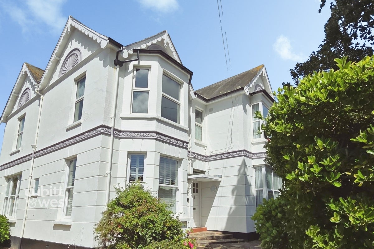 Flat Twyford Avenue in Portsmouth