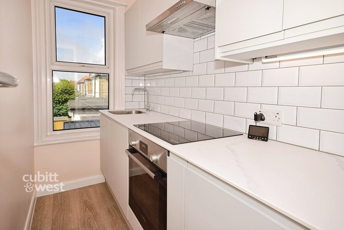 Flat Twyford Avenue in Portsmouth