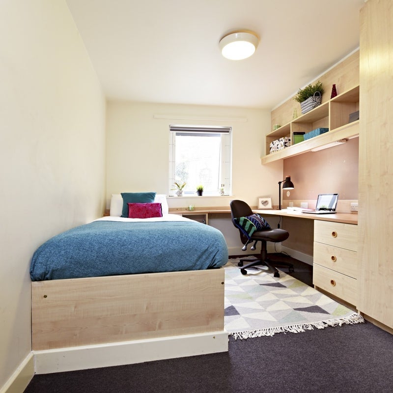 Room New Cross Road in Greater London