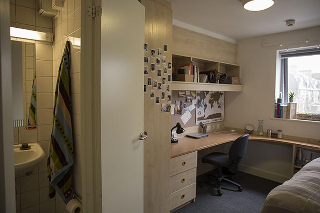Room New Cross Road in Greater London