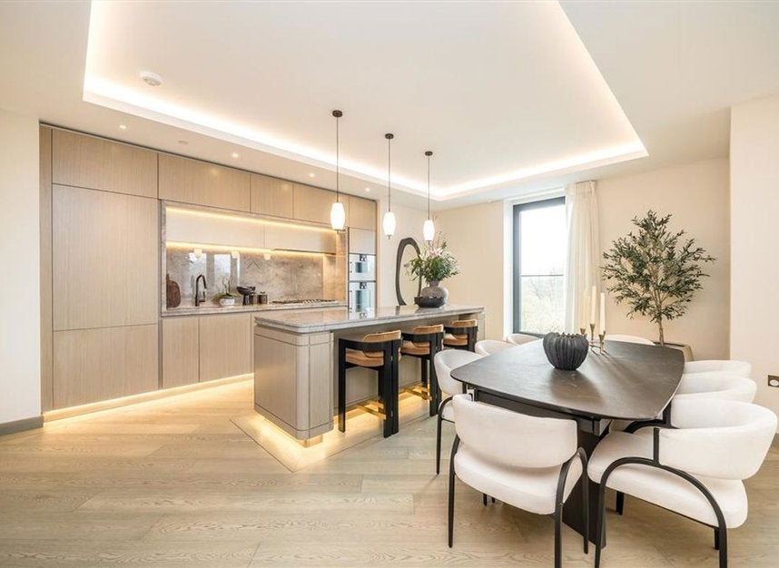 Flat Queensway in City of Westminster