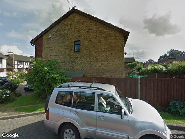 Room Knighton Close in Crawley