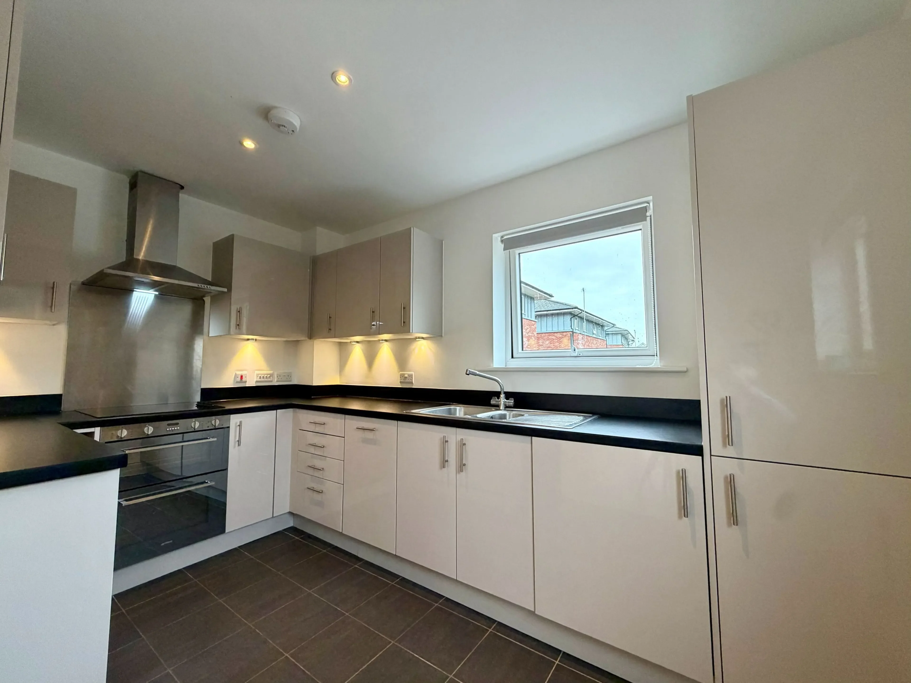 Flat Tatler Close in Warwick