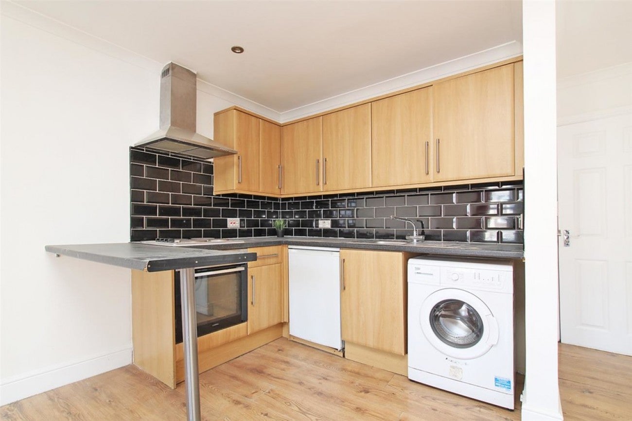 Flat Richard Street in Greater London