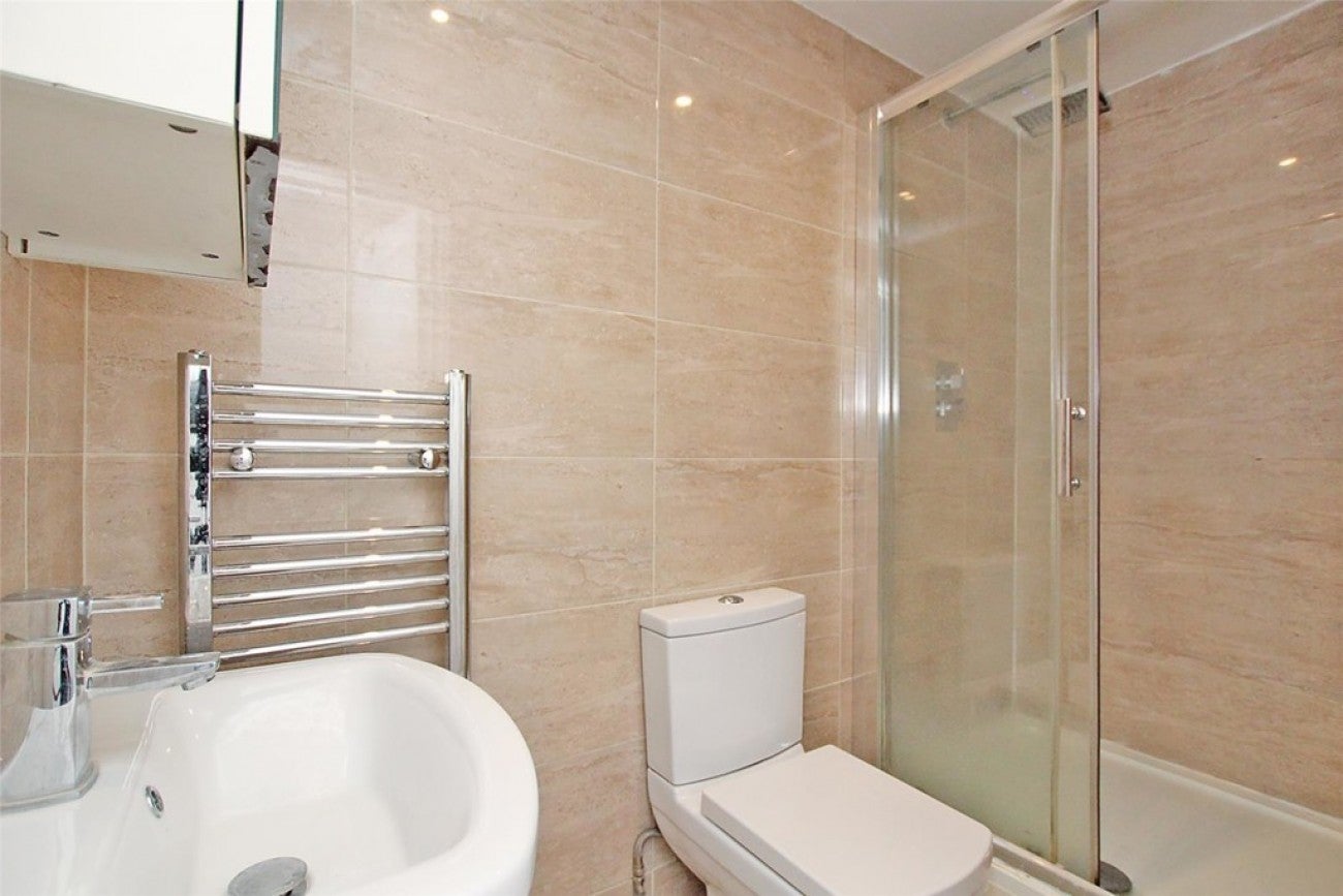 Flat Richard Street in Greater London