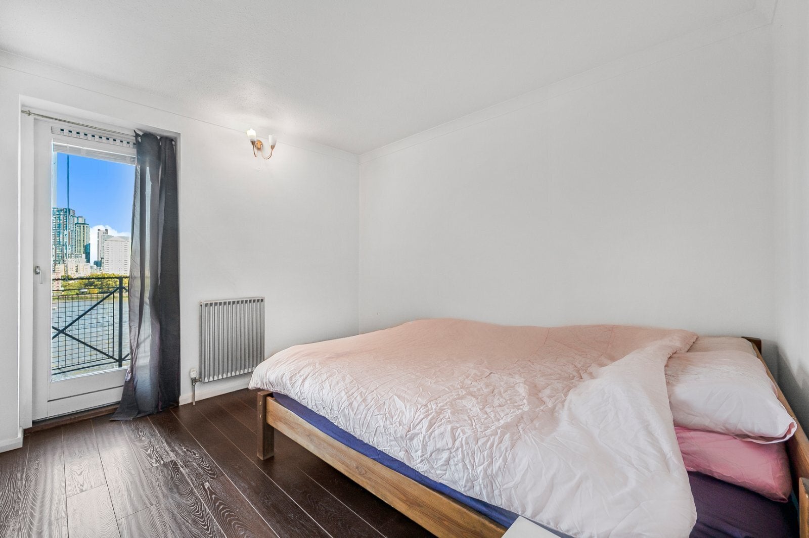 Flat Durand's Wharf in Greater London