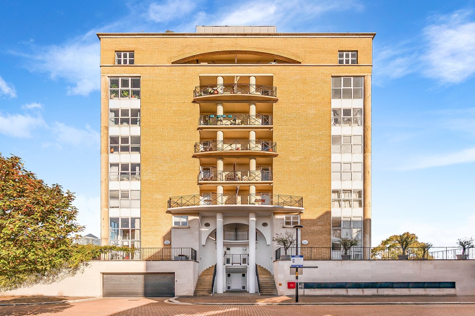 Flat Durand's Wharf in Greater London