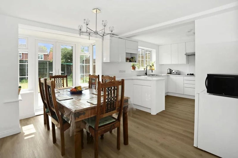 Room Waytown Close in Poole
