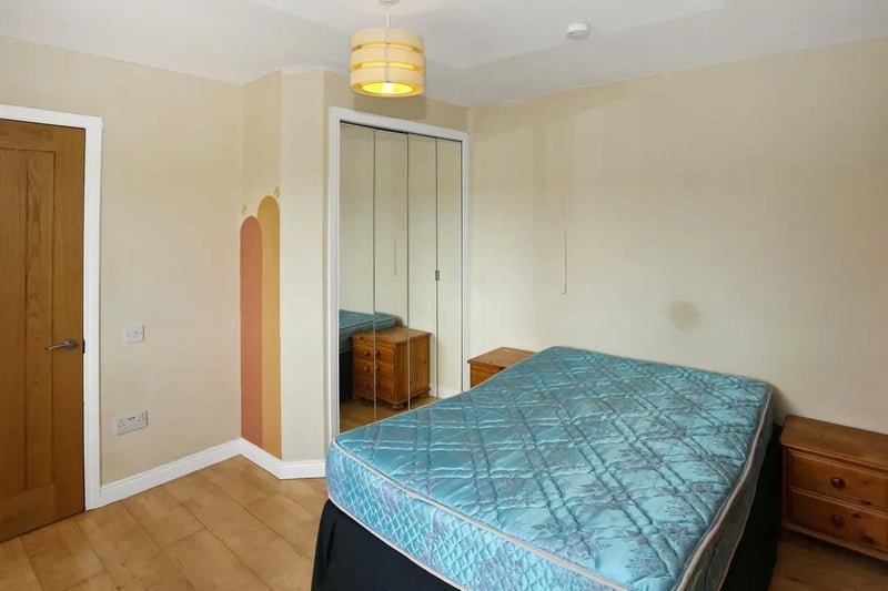 Room Waytown Close in Poole