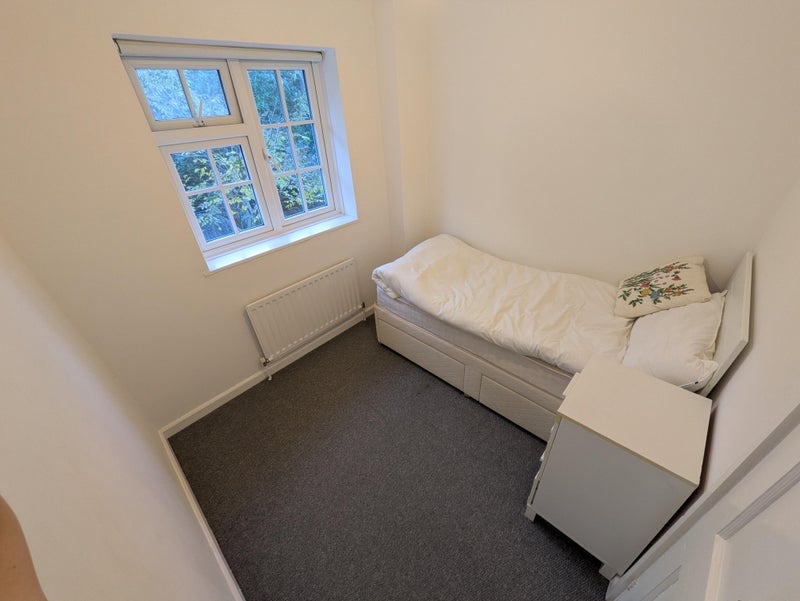 Room Greenstead Gardens in Greater London