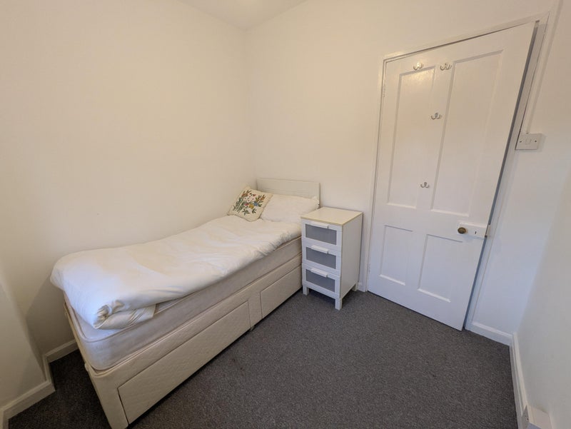 Room Greenstead Gardens in Greater London