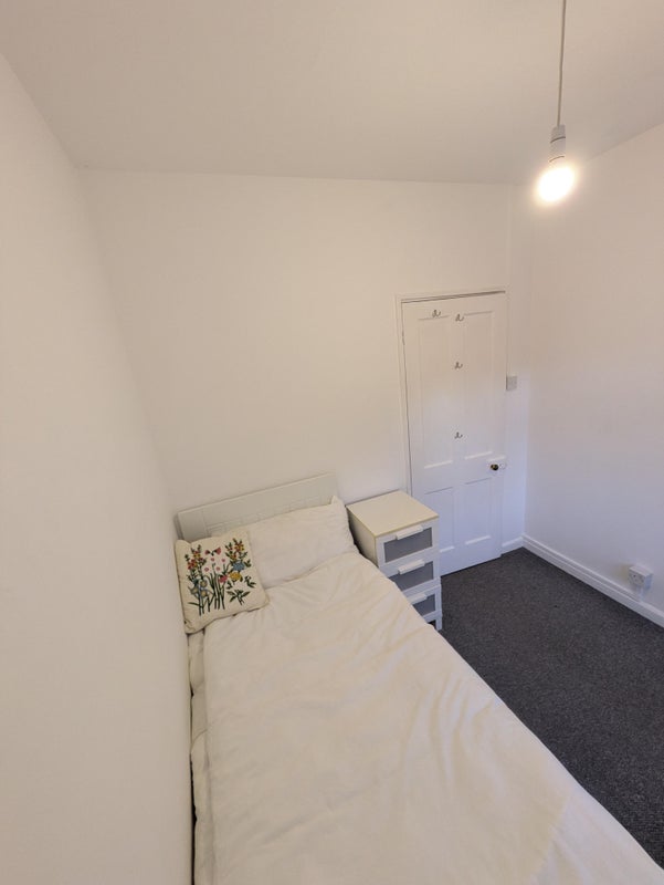 Room Greenstead Gardens in Greater London