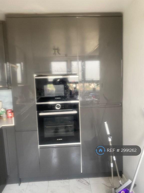 Flat Leytonstone Road in Greater London