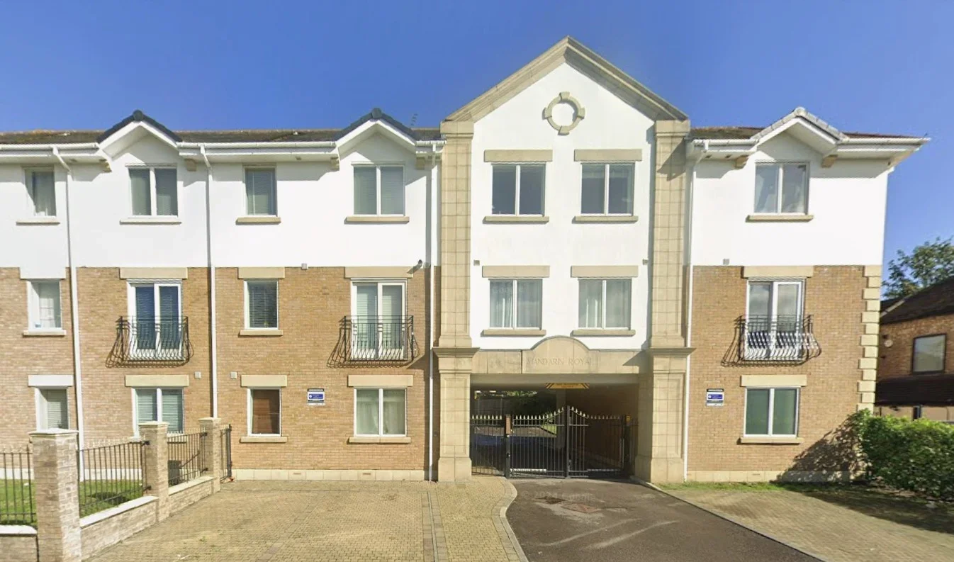 Flat Moss Lane in Greater London