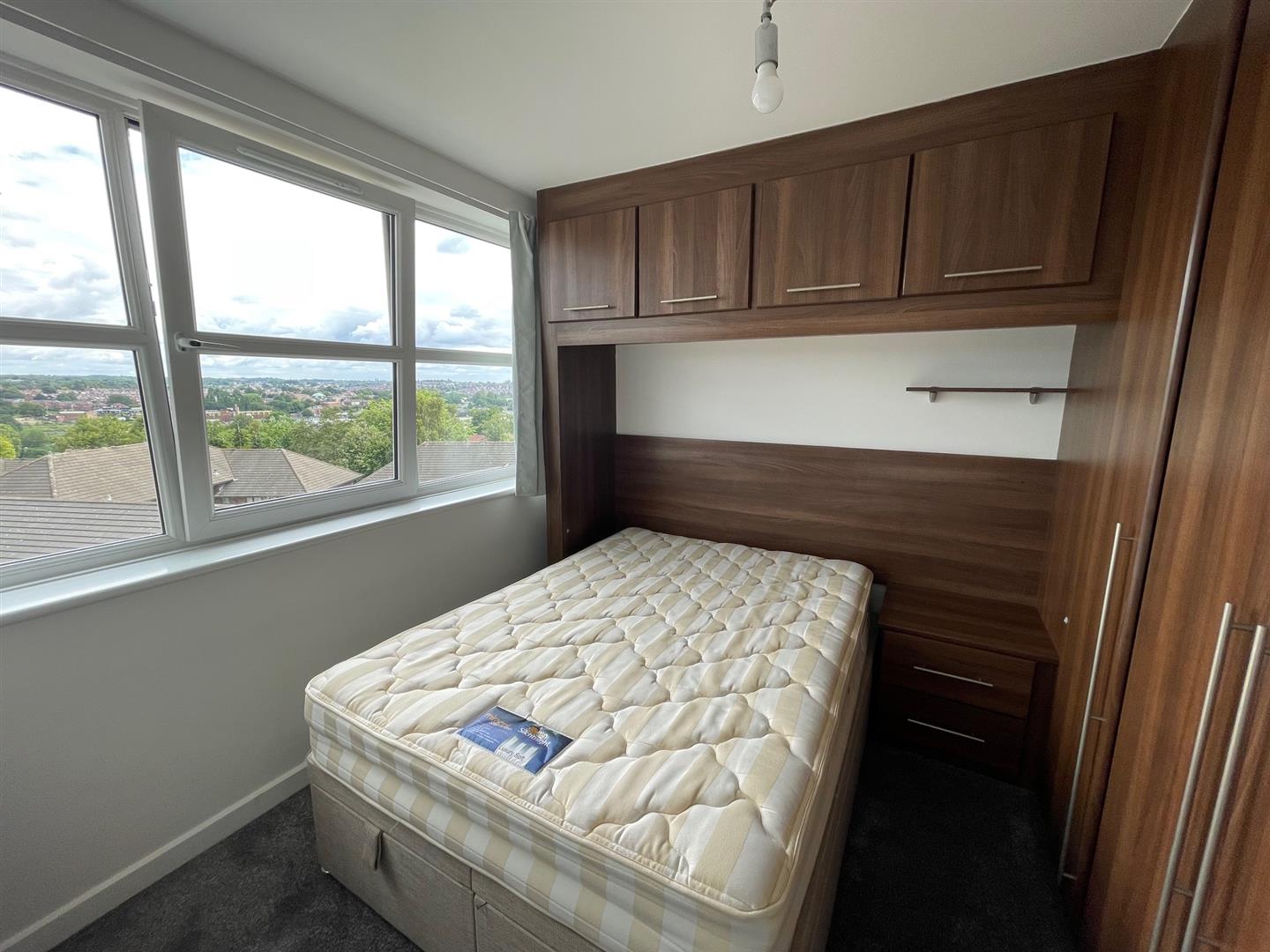 Flat Leicester Place in Leeds