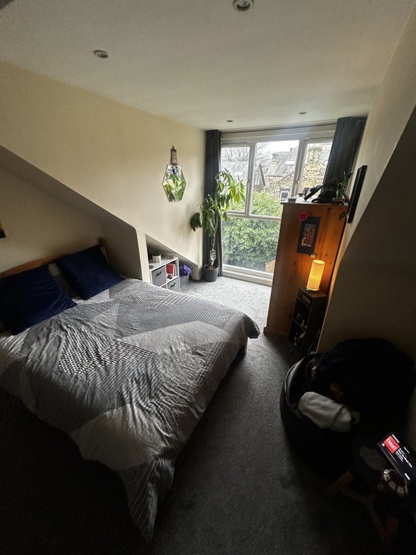 Room Dover Road in Sheffield