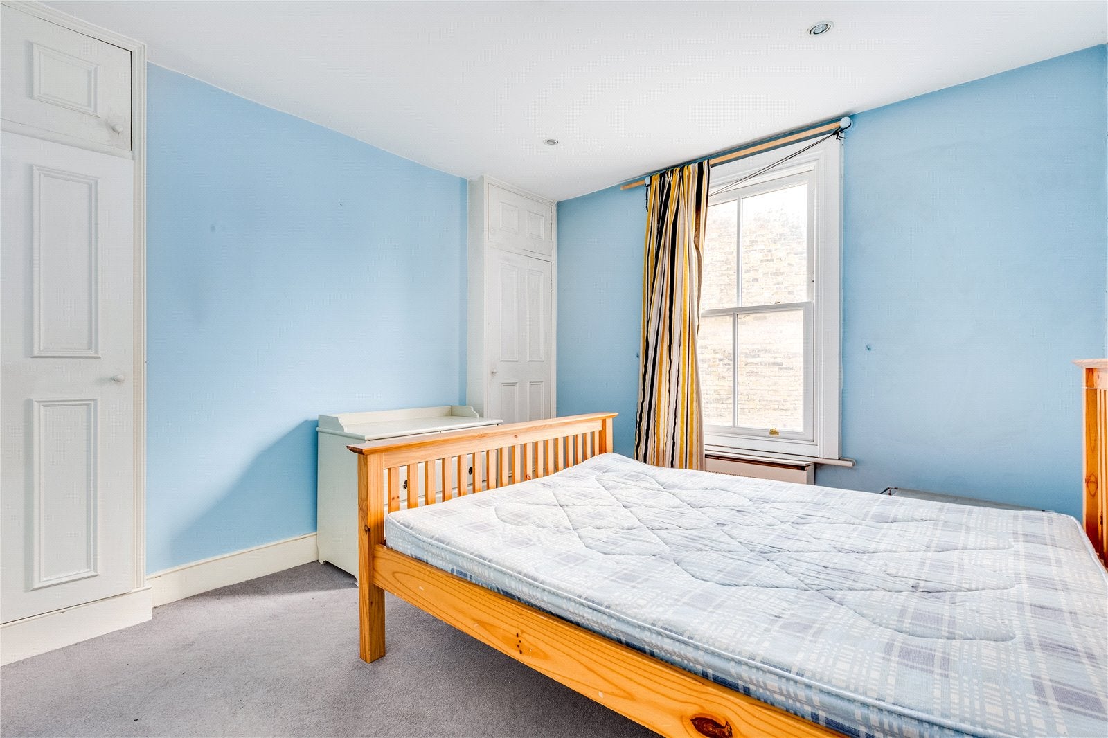Flat Moore Park Road in Greater London