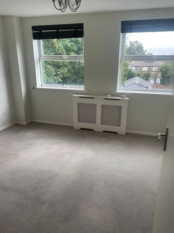 Room Woodford Road in Greater London