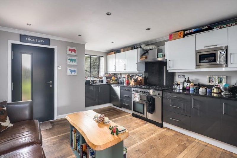 Room Woodford Road in Greater London