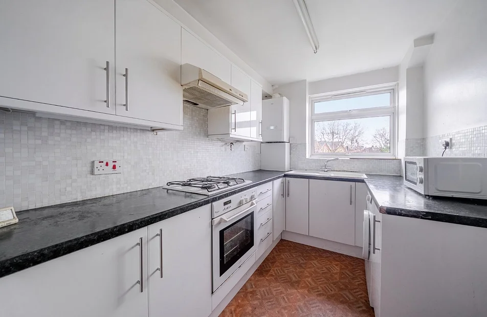 Flat Gregor Mews in Greater London