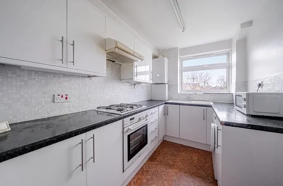 Flat Gregor Mews in Greater London