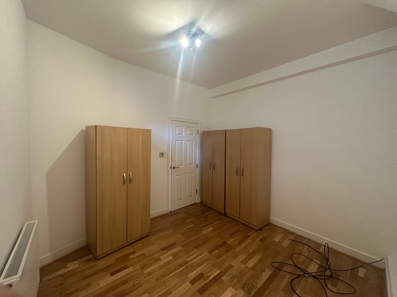 Flat Woodford Road in Greater London
