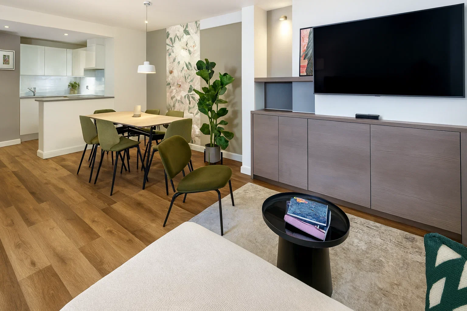 Flat Cheval Place in City of Westminster