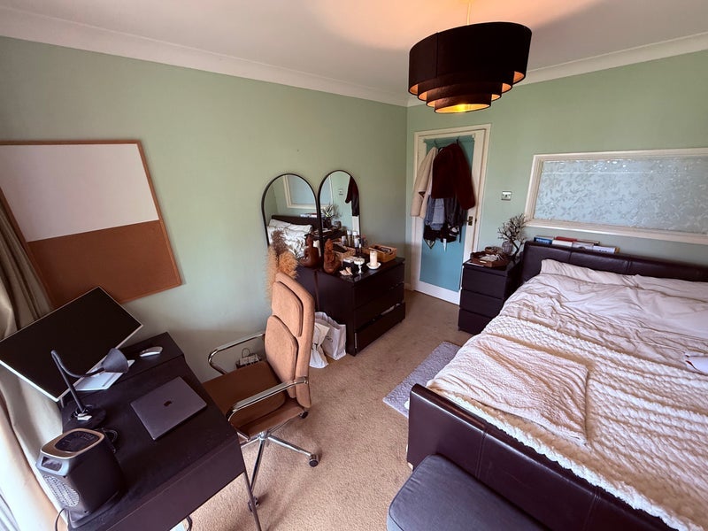 Room The Avenue in Poole