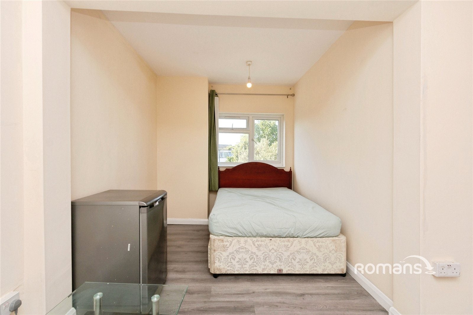 Room Newport Road in Rushmoor