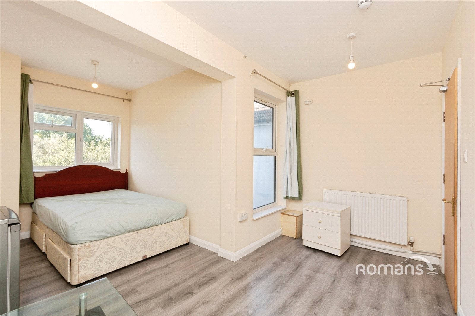 Room Newport Road in Rushmoor