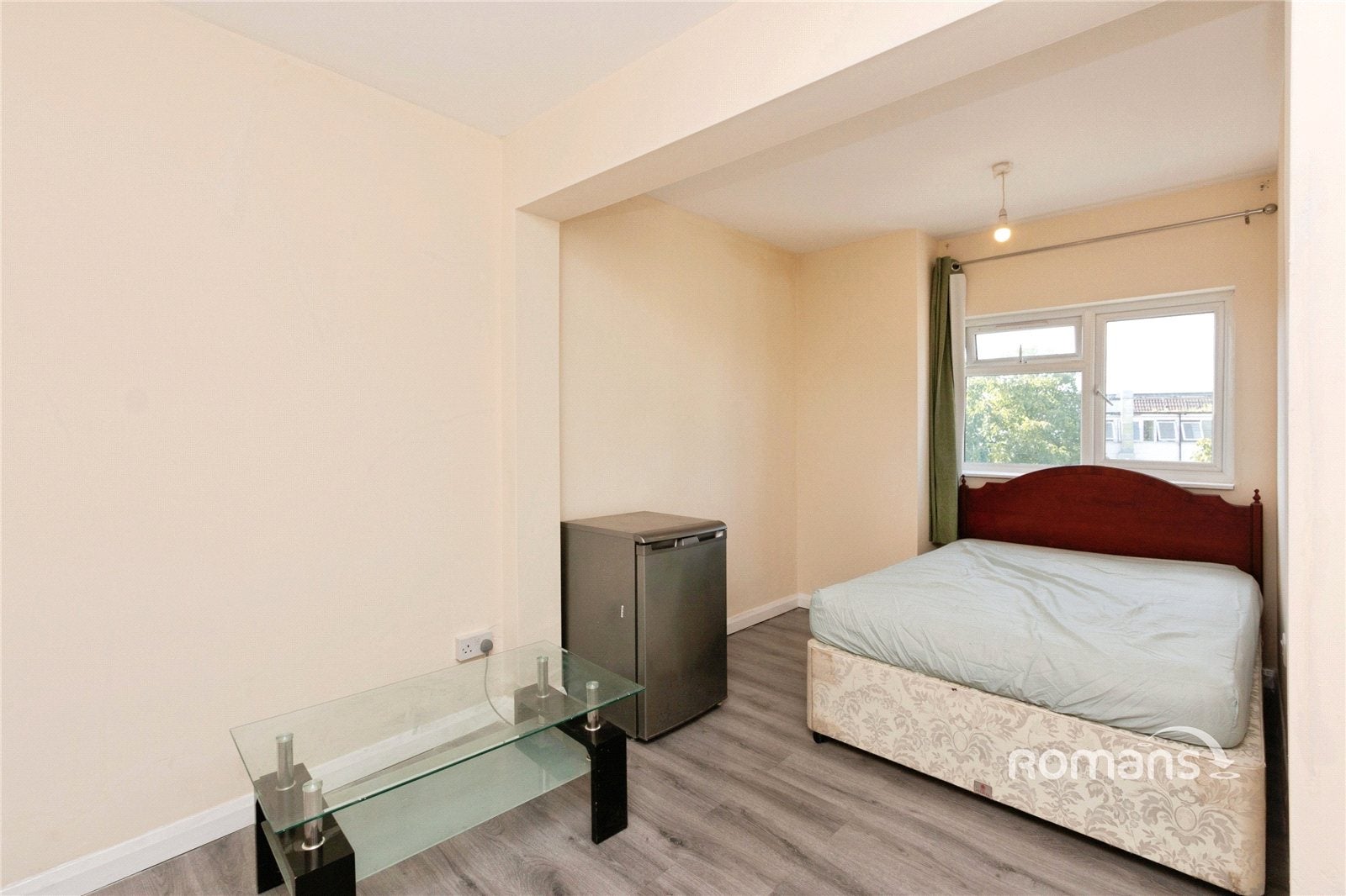 Room Newport Road in Rushmoor