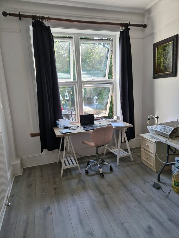 Room Amesbury Avenue in Greater London