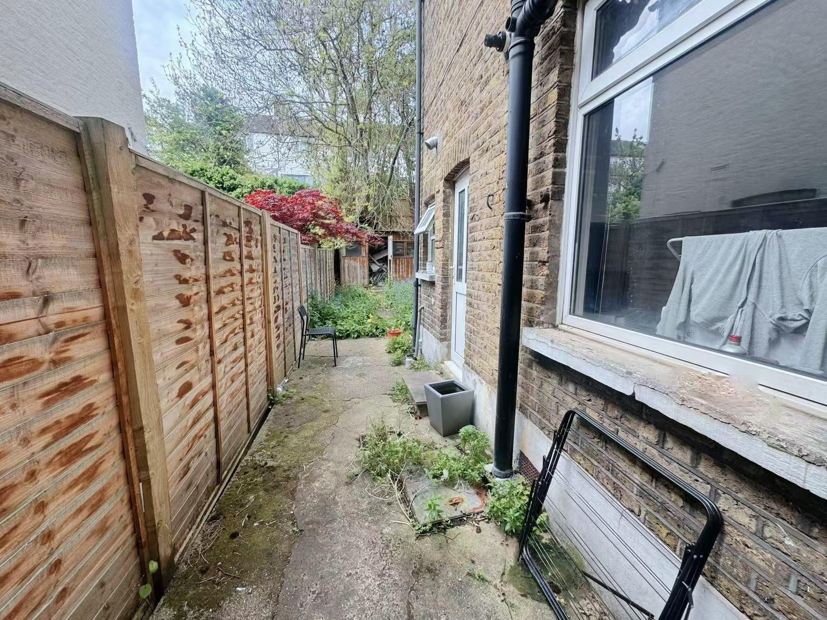 Flat Embleton Road in Greater London