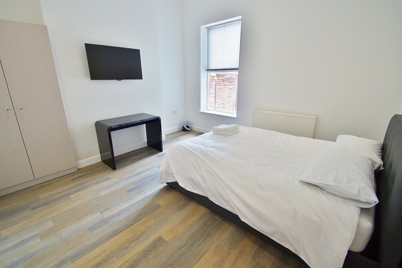 Room Bath Street in Southport