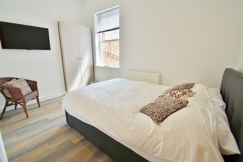 Room Bath Street in Southport