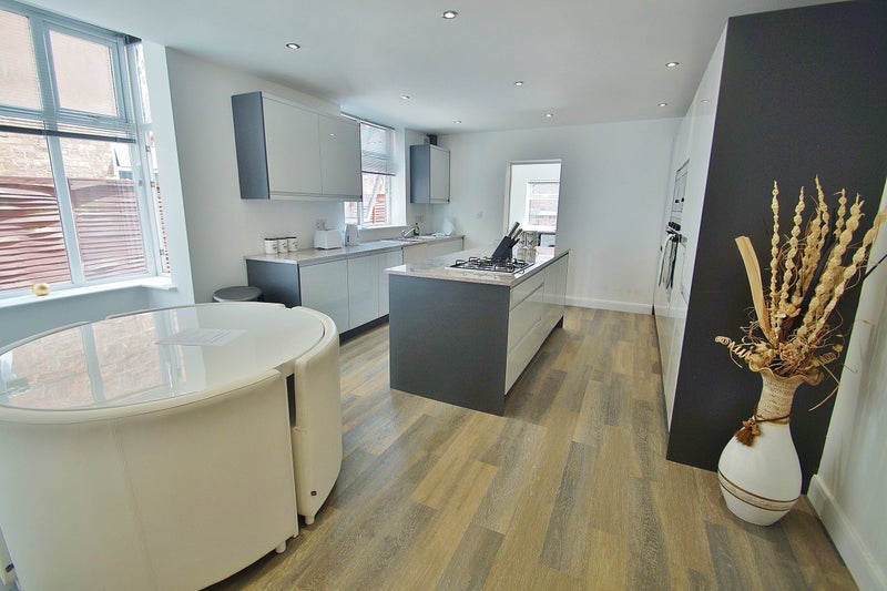 Room Bath Street in Southport