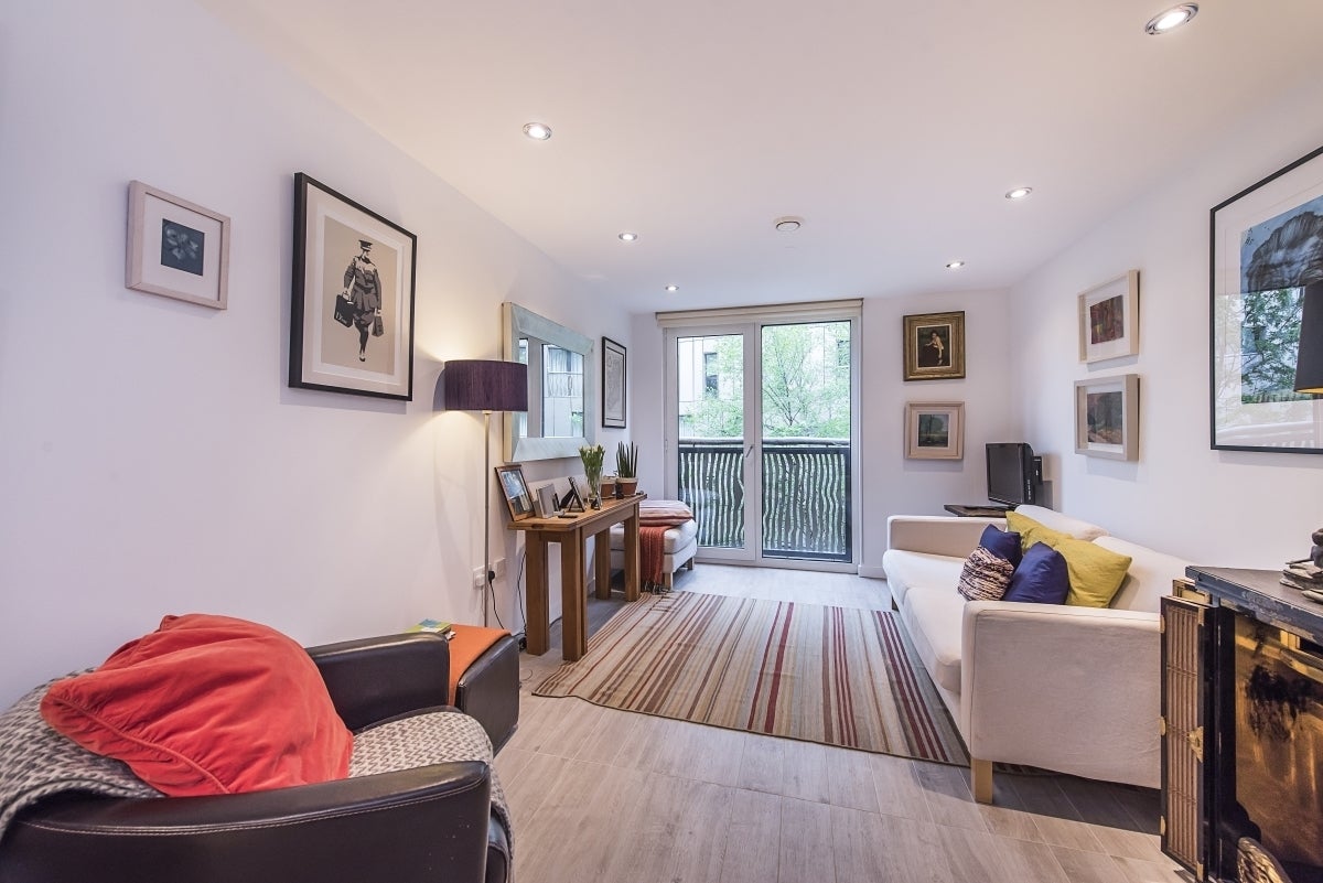 Flat Gatliff Road in City of Westminster
