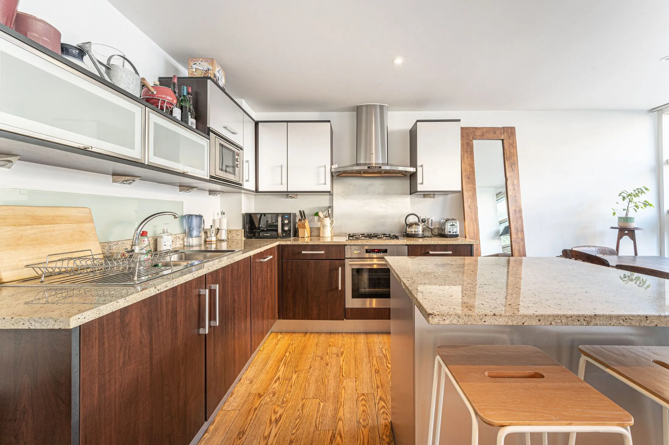 Flat Lawford's Wharf in Greater London