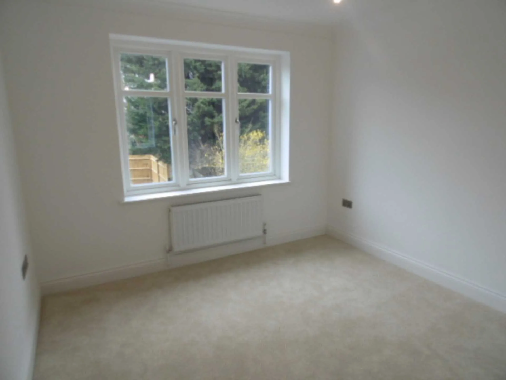 Flat Roe Green Lane in Welwyn Hatfield