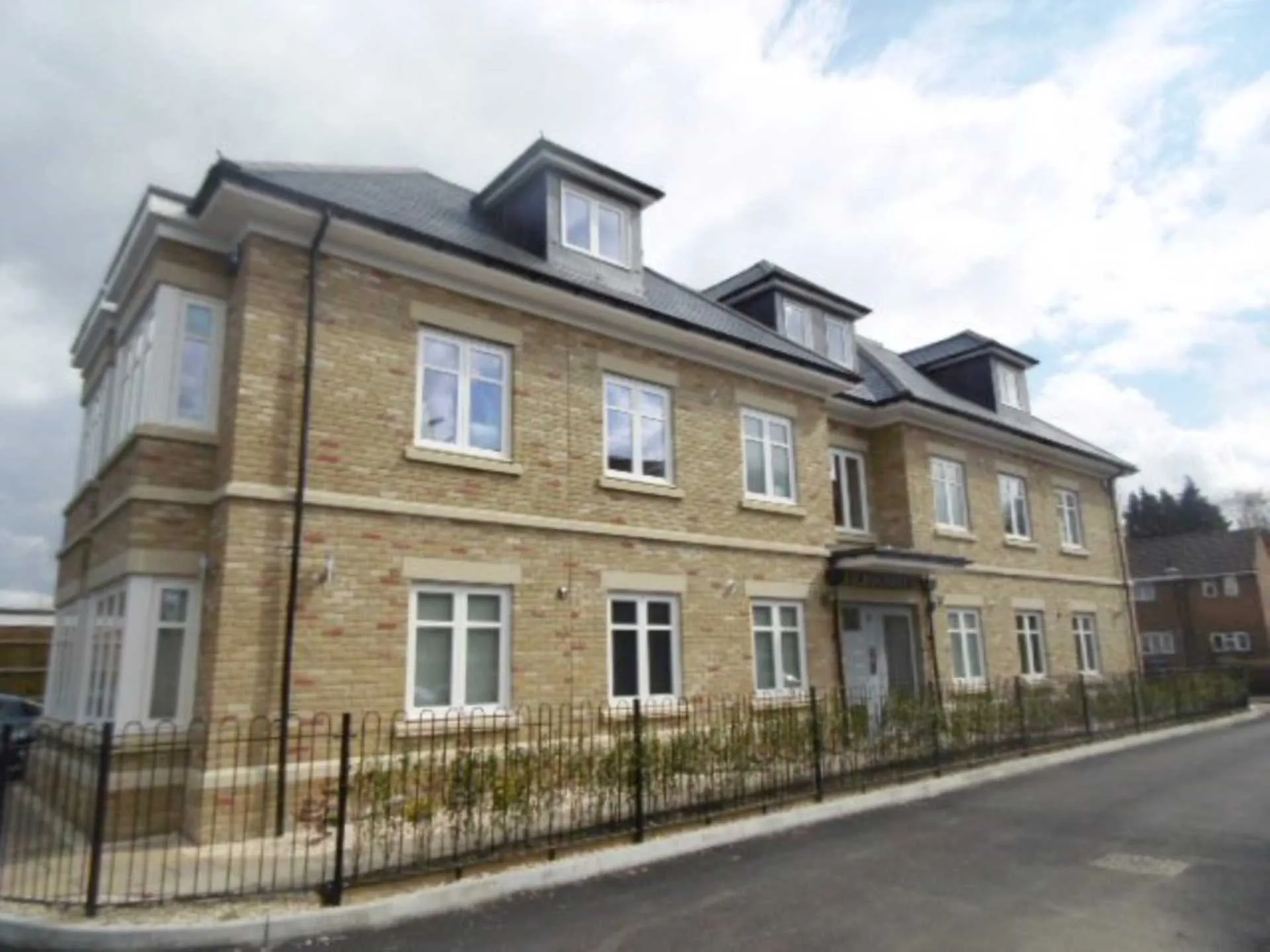 Flat Roe Green Lane in Welwyn Hatfield
