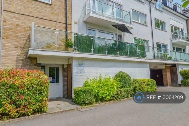 Flat Watling Street in Hertsmere