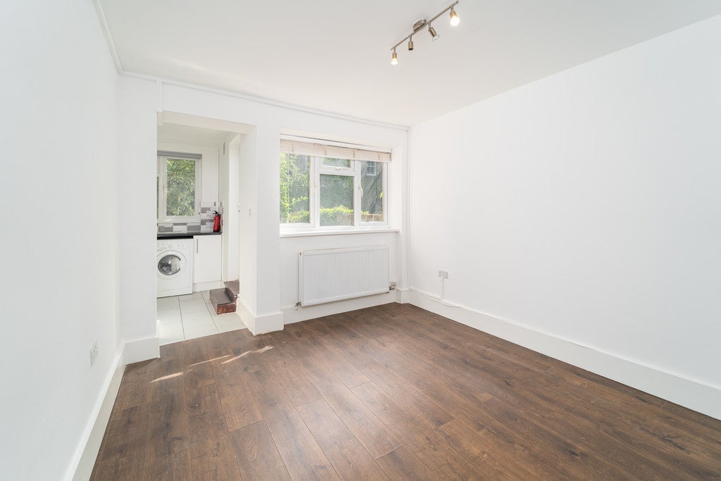 Flat Turle Road in Greater London