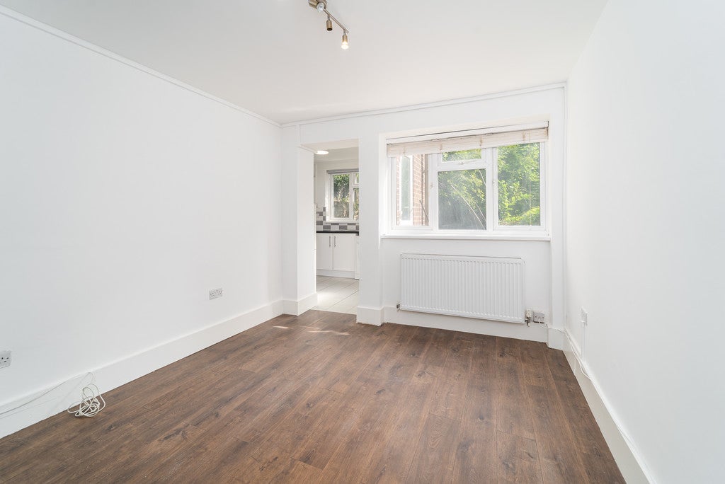 Flat Turle Road in Greater London