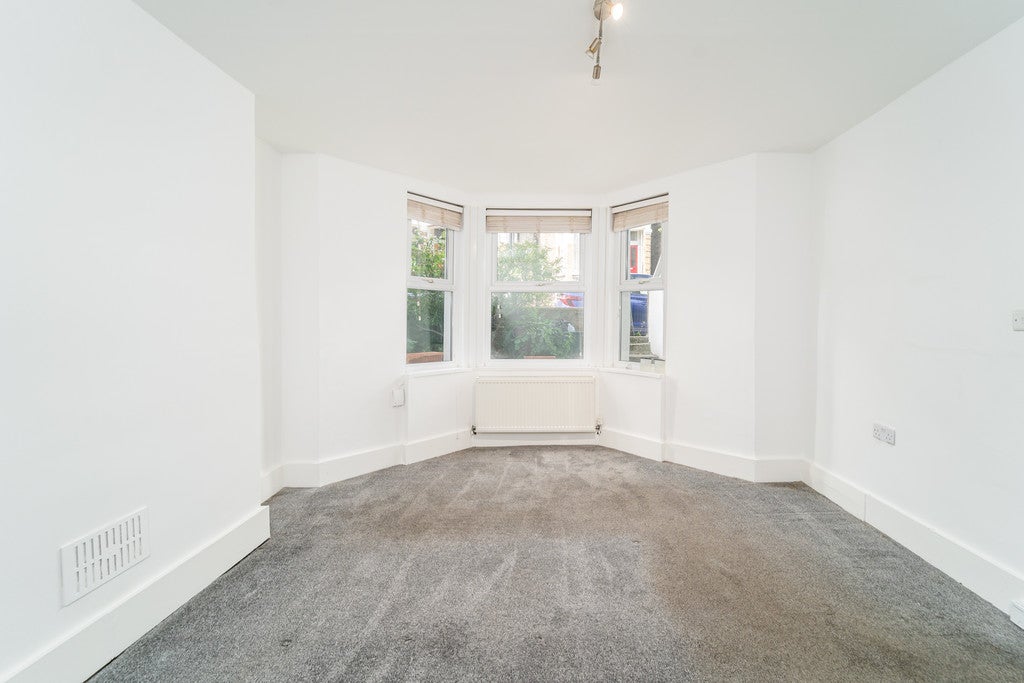 Flat Turle Road in Greater London