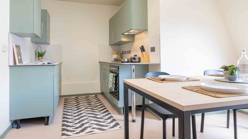Room Holloway Road in Greater London