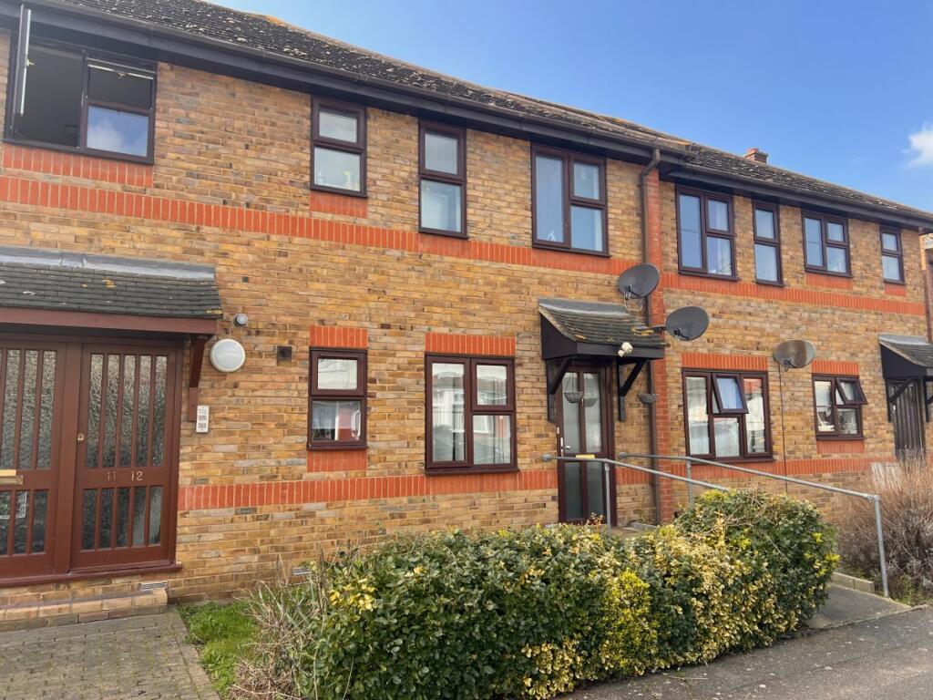 Flat Rosebery Road in Grays