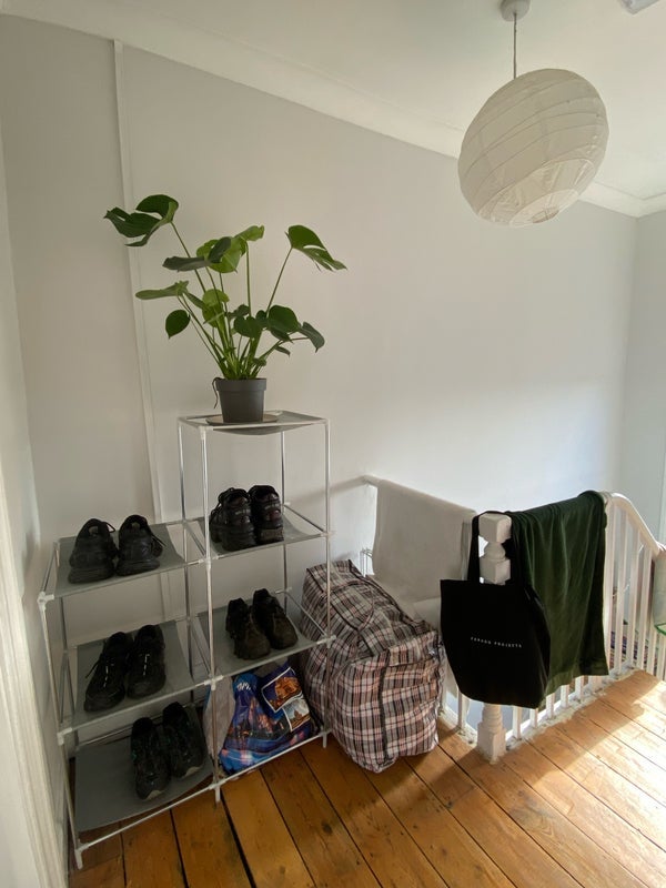 Room Dunlace Road in Greater London