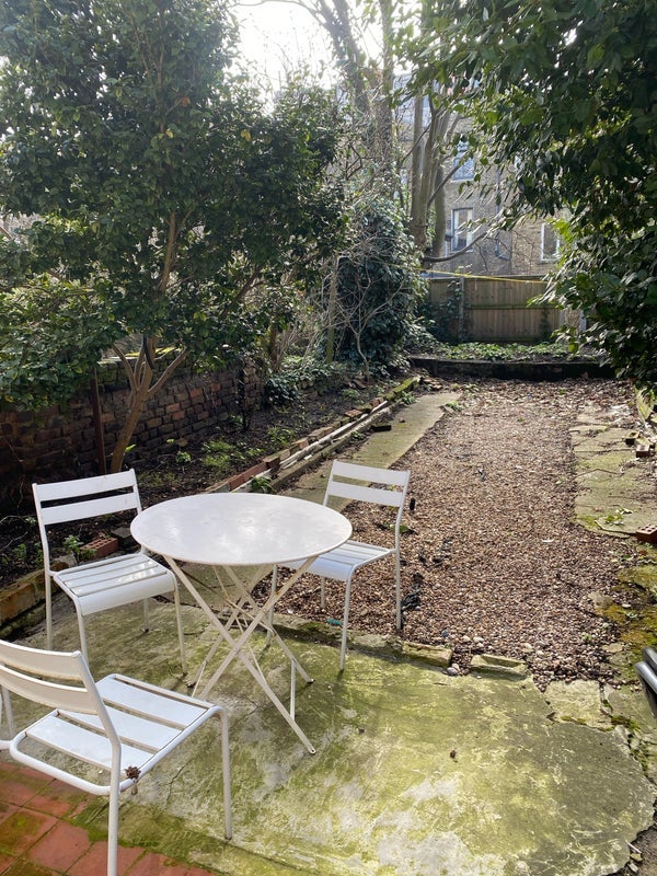 Room Dunlace Road in Greater London