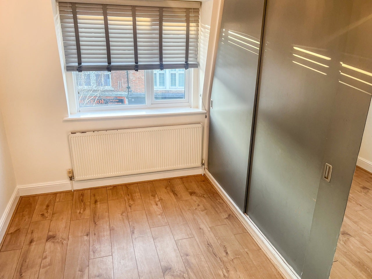 Flat Coombe Road in Greater London